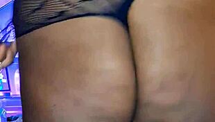 Watch big booty Diamond shake juicy ass hard!