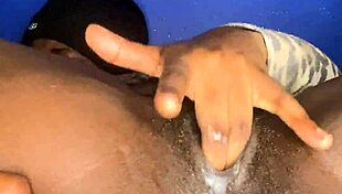 watch this creamy ebony babe finger her juicy pussy solo 😋💦