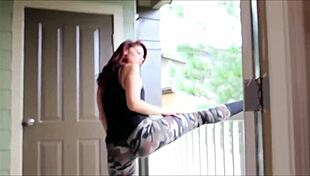 Sexy Redhead Twerks Her Ass Seductively!