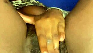 watch this creamy ebony babe finger her juicy pussy solo 😋💦