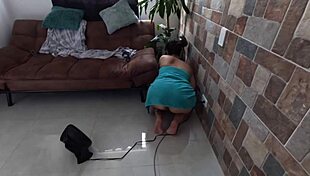 la señora del aseo no sabía que grababa su culo grande en pov 😍🍑 voyeur casero