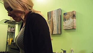 uh coworkers aaliyah love and zoey monroe dive muffs in office breakroom