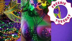 Jessica Grabbit Flashes Big Tits At Mardi Gras