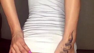 transex safadinha strokes her cock so cute 😘💦