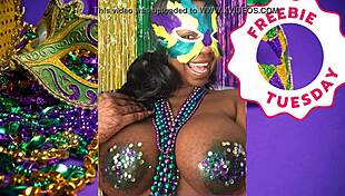 Jessica Grabbit Flashes Big Tits At Mardi Gras