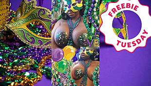 Jessica Grabbit Flashes Big Tits At Mardi Gras