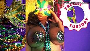 Jessica Grabbit Flashes Big Tits At Mardi Gras