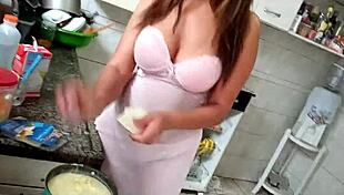 sarah rosa makes sexy kitchen porridge with her big tits and ass out