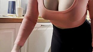 damn this blonde cleaning lady in leggings took my creampie deep