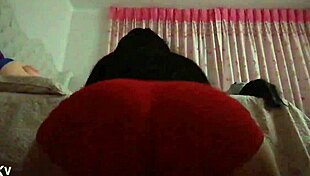 peruvian girl twerks her ass wildly in young town ica neighborhood