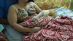 Desi Bhabhi Sneakily Flashes Intimate View to Secret Boyfriend
