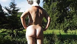 Hairy mature flashes chubby pussy outdoors in park 😏👀