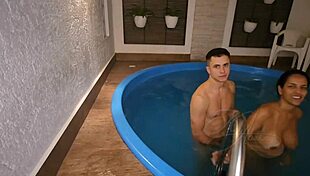 saimos da piscina pra foder na cama com dupla penetracao