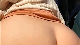 Horny slut fucks her ass in doggystyle