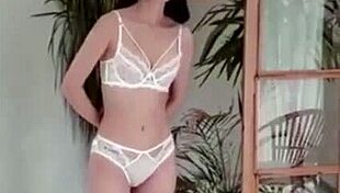 Korean bikini model does sexy photoshoot