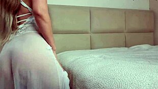 Dancing and twerking with no panties on