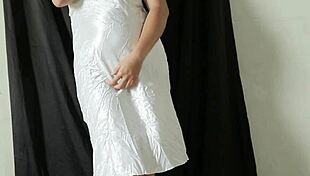 Indo housewife tries new dress, big ass montok gets pounded doggystyle!