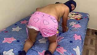 Padrastro Encuentra A Su Hijastra Masturbando Y La Ayuda A Correrse Real Casero Amateur