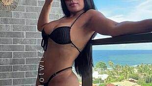 Puta Casada Experimentando Novos Biquinis Safados E Transparentes Na Praia