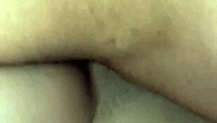Le hago un masaje a mi hijastra latina colombiana y le chupo su vagina 😘