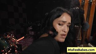 natural busty brunette teen seduced the sound engineer for head