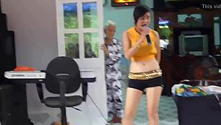 vietnamese bride dances sexy at wedding