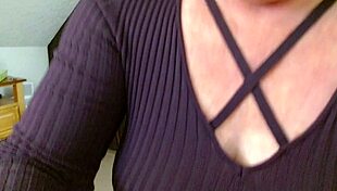 Dawnskye1962 plays with pantyhose in retro style