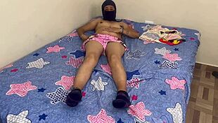 Padrastro Encuentra A Su Hijastra Masturbando Y La Ayuda A Correrse Real Casero Amateur