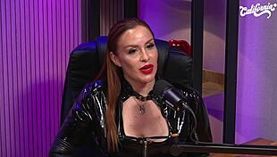 Loira peituda e ruiva dominatrix s�o as rainhas da putaria e mostram at� o cu no estudio