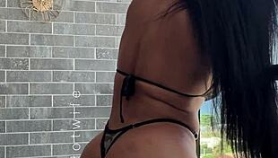 Puta Casada Experimentando Novos Biquinis Safados E Transparentes Na Praia