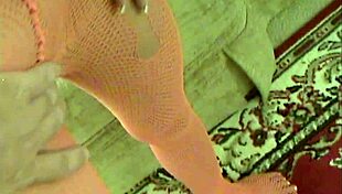 Sandi rose shows off her pantyhose & blowjob skills