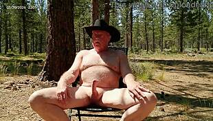 Simscristian05 the bodybuilder flashes COCK and CUMS top off in forest