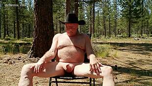Simscristian05 the bodybuilder flashes COCK and CUMS top off in forest