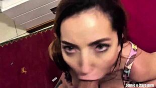 Só no cuzinho da ruiva brasileira da bunda grande completo no red