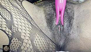 somali university lady hanis spread her pussy on camera