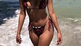 Novinha Gostosa Shows Her Cute Body Outdoors