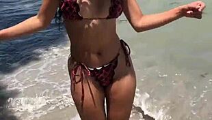 Novinha Gostosa Shows Her Cute Body Outdoors