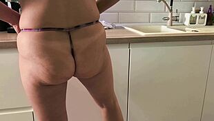Trying on panties before a date 31933