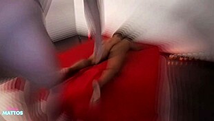 Lesbico com oleo ruiva e nicoly
