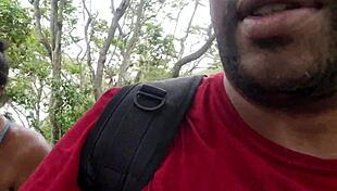 me exibindo na rua saindo da praia nudista