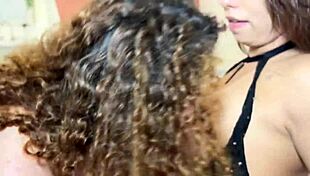 pega��o l�sbica com a cunhada rabuda chupada e plug no cuzinho