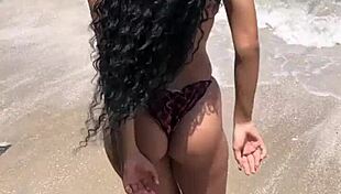 Novinha Gostosa Shows Her Cute Body Outdoors