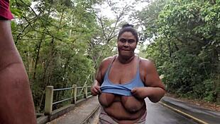 me exibindo na rua saindo da praia nudista