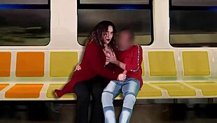 masturbo a un desconocido en el tren mientras mi esposo filma todo