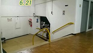 Uma amiga pediu cinema e transou depois