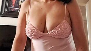 bbw milf shows her body in homemade pov video