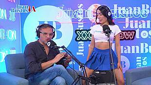 petite brunette mayraoficial cums like crazy on the sybian machine