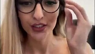 Romanian camgirl teases with dirty talk and toys