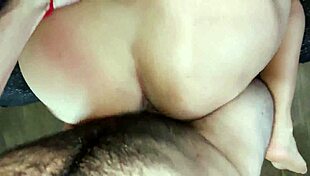Llenando de leche el culo mas grande