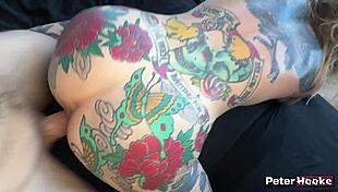 Tatted bubble booty slut eddie dean takes it deep